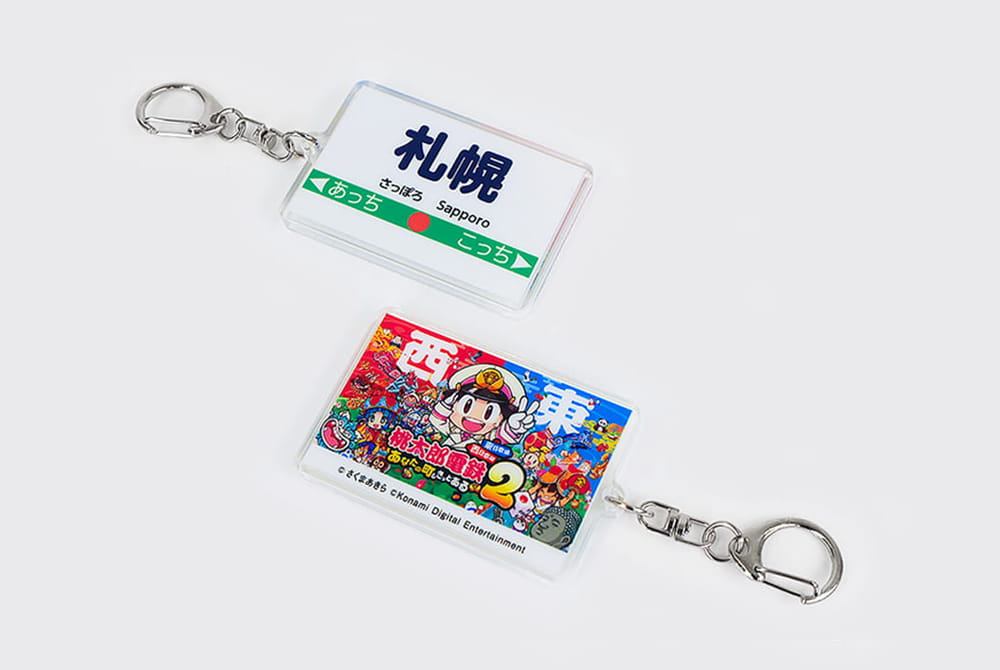 アクリルキーホルダーの前面と背面
