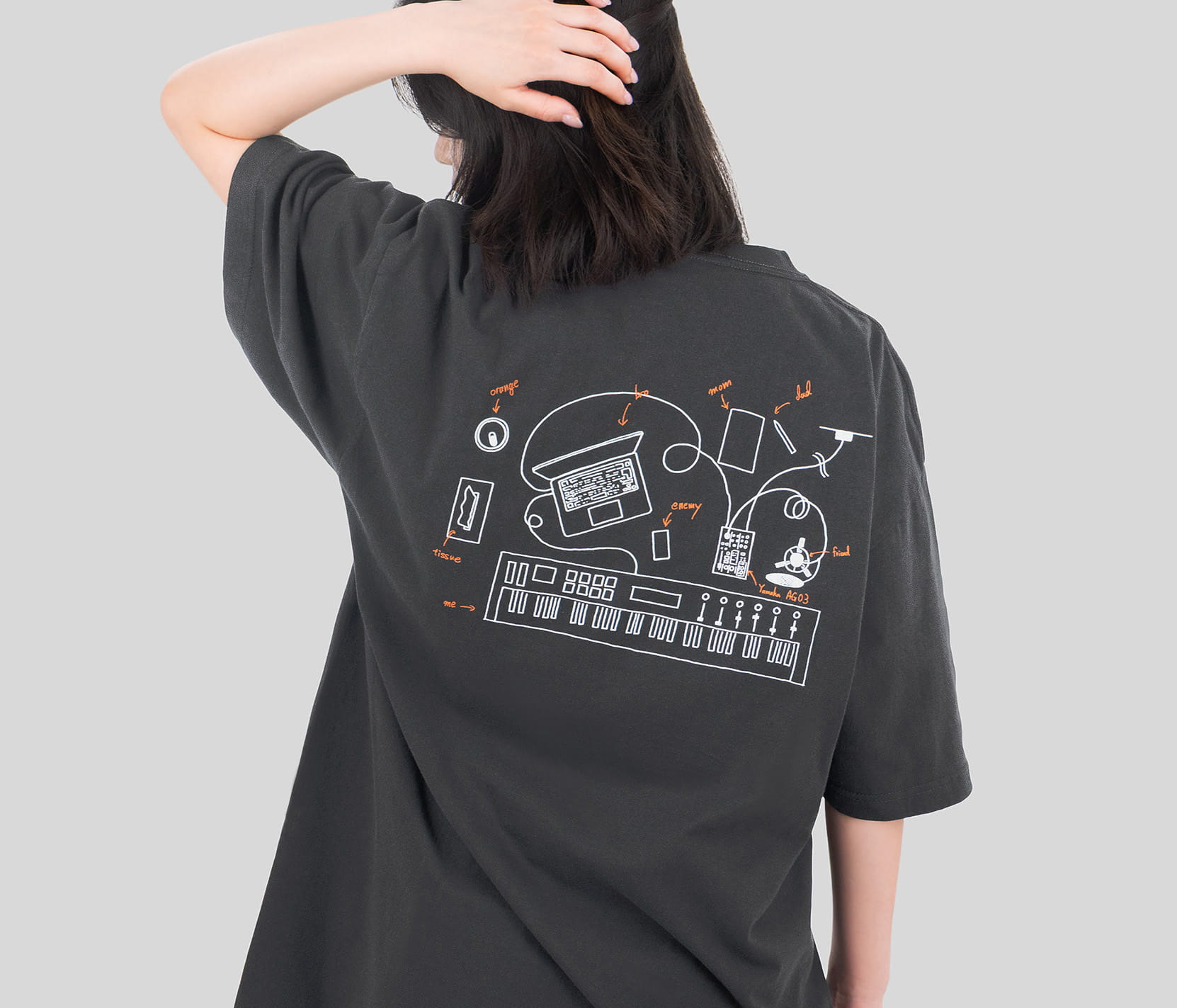 Tシャツ(スミクロ) 着用イメージ
